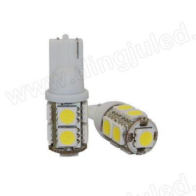 T10 Automatik-LED leuchtet